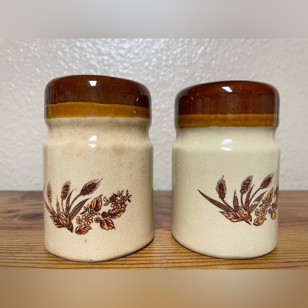 Vintage Ceramic Salt and Pepper shakers, Brown/Tan